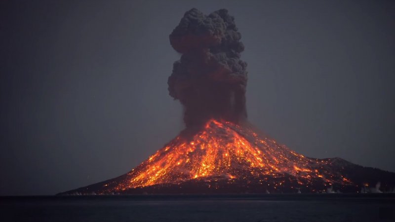Извержение вулкана в Индонезии 2020