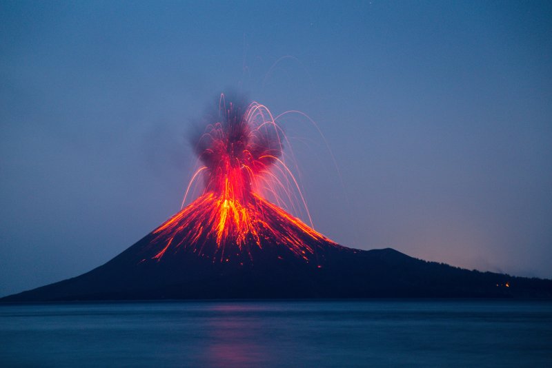 Взрыв вулкана Кракатау