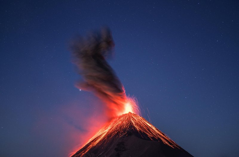 Извержение вулкана Илопанго