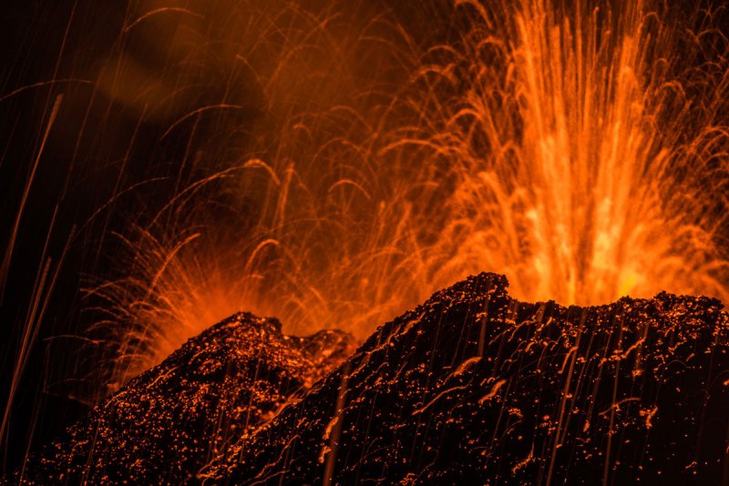 Вулканические извержения лава