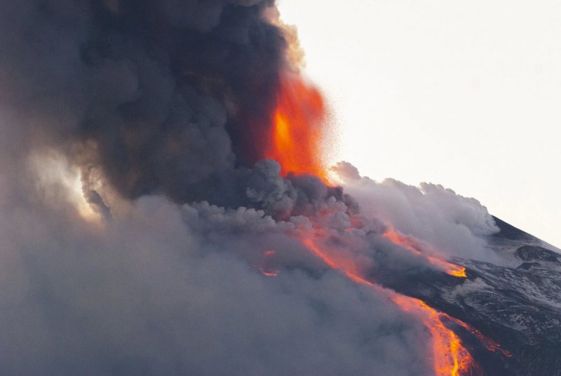 Извержение вулкана Этна 2021