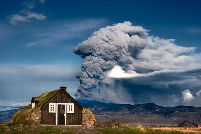 Извержение вулкана в Исландии Эйяфьятлайокудль