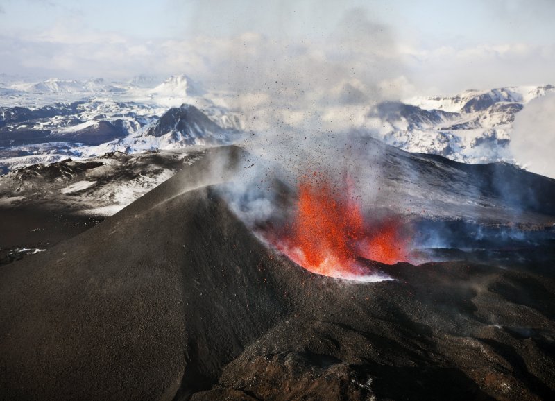 Извержение вулкана Холухрейн, Исландия