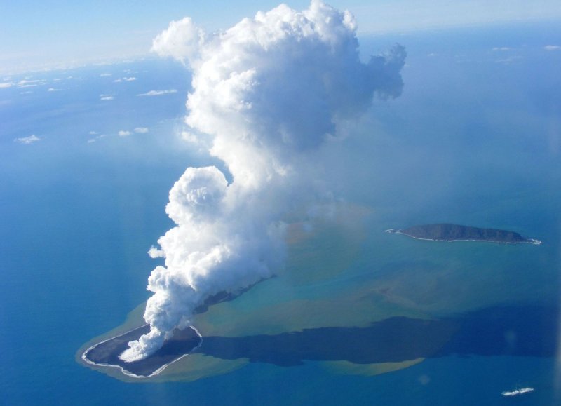 Подводный вулкан извержение