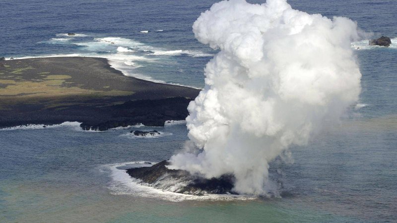 Самый большой подводный вулкан в мире