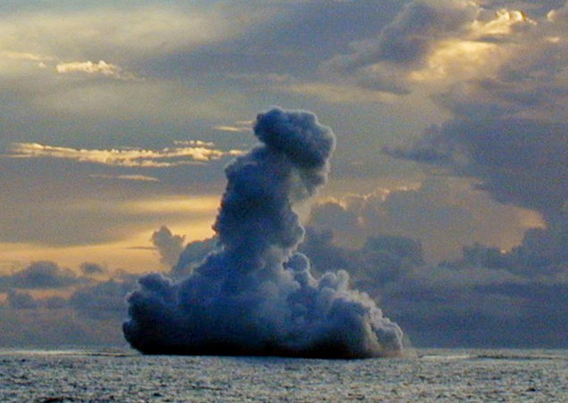 Подводный вулкан аффигенная картинка