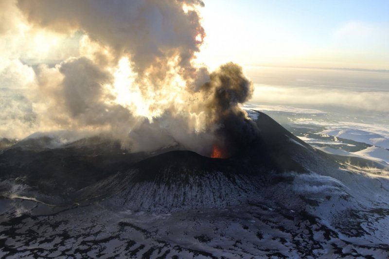 Извержение вулкана Шивелуч на Камчатке