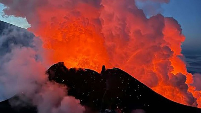 Извержение вулкана на Камчатке