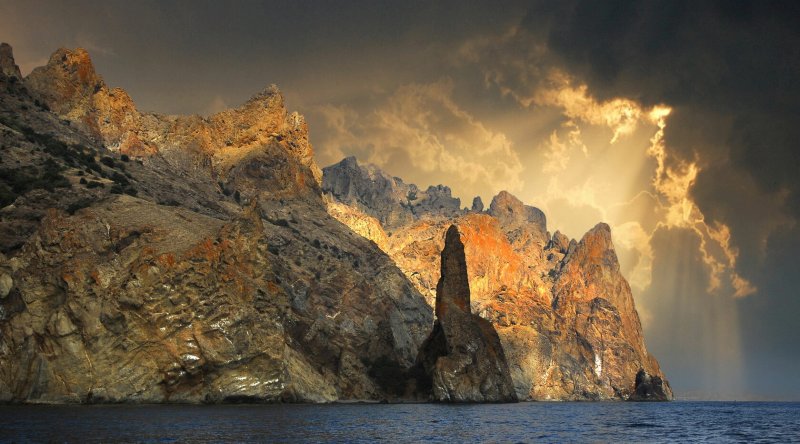 Гора Карадаг в Крыму