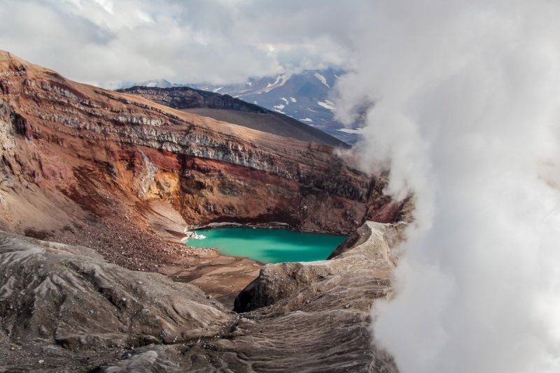 Кислотное озеро вулкана Горелый
