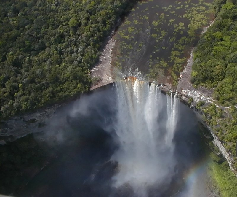 Водопад Кайетур крупнейший в мире
