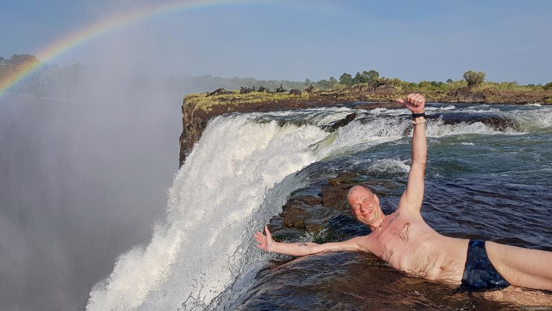 Дьявольский бассейн водопад Виктория граница Замбии и Зимбабве