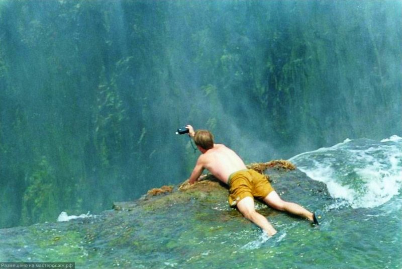 Плавание в бассейне дьявола в водопадах Виктория