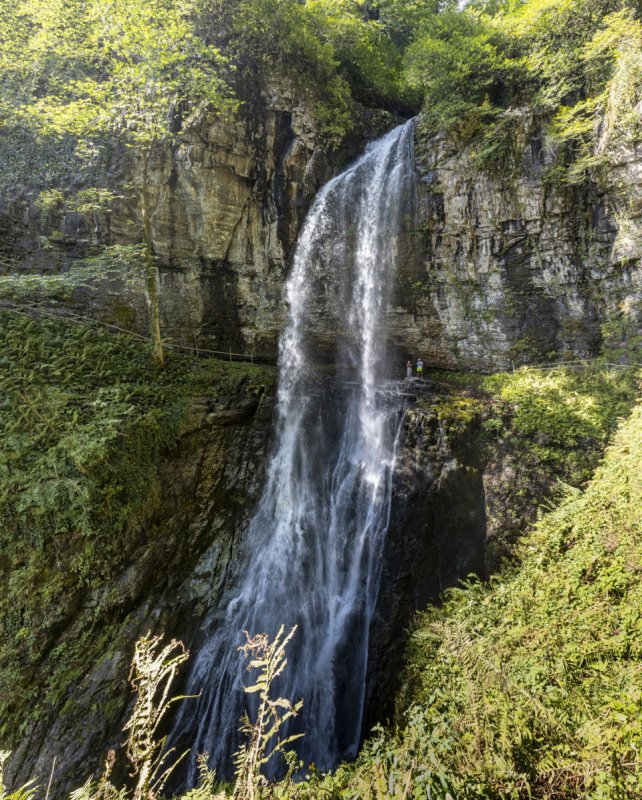 Водопад великан фото высокого разрешения
