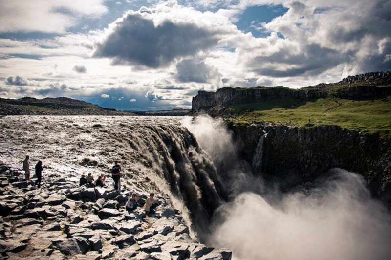 Исландия большой водопад