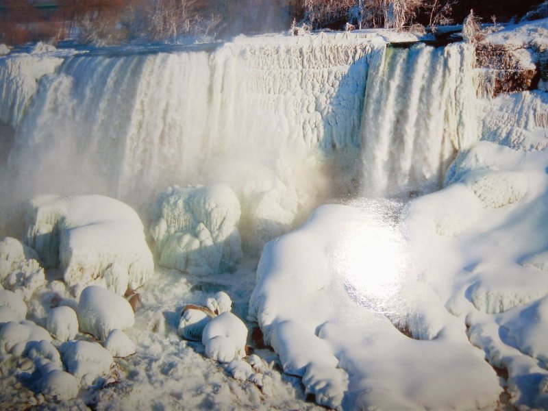 Замерзший Ниагарский водопад 2014