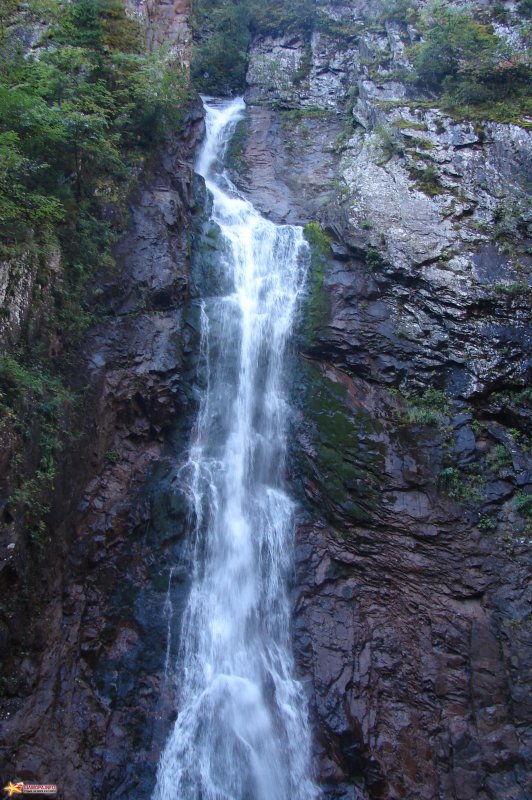 База на водопаде