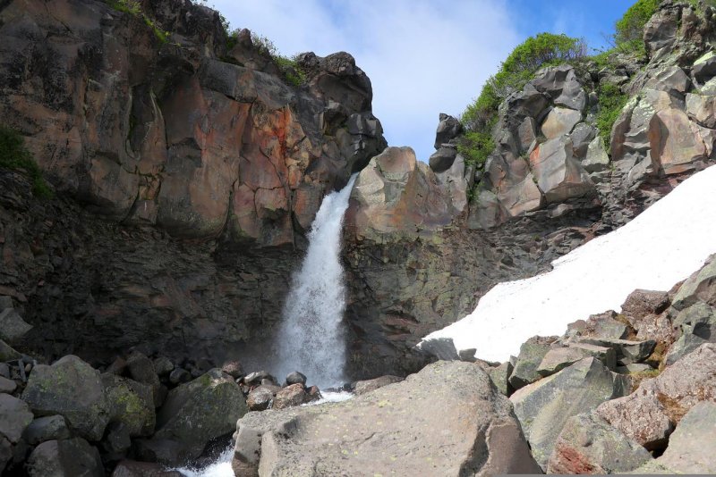Водопад серебряный Каскад зимой