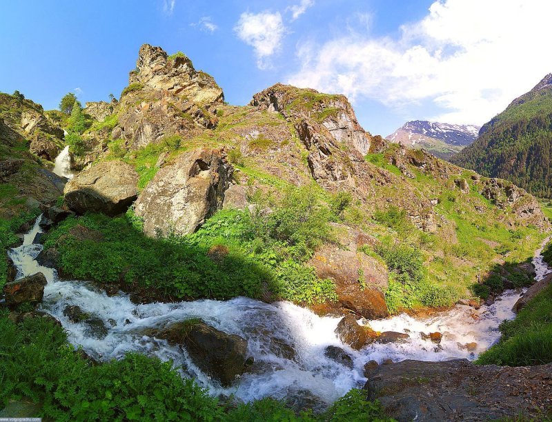 Водопад Байдаевский летом