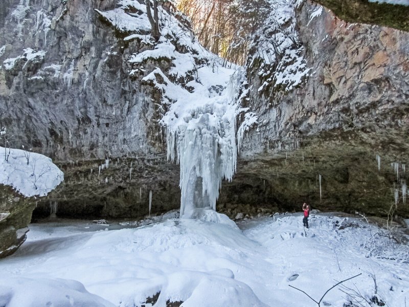 Водопад Исиченко зимой