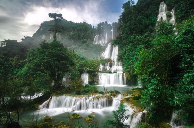Водопад в джунглях Тайланд