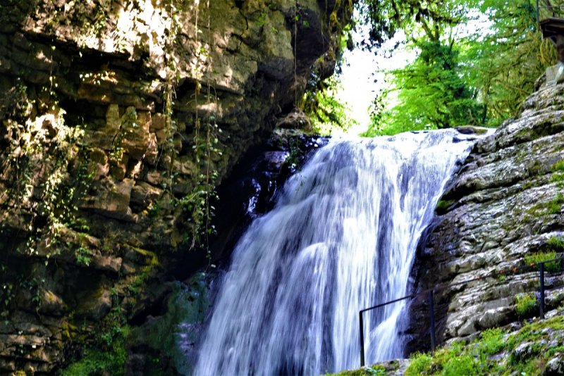 Водопад золотоносец Абхазия