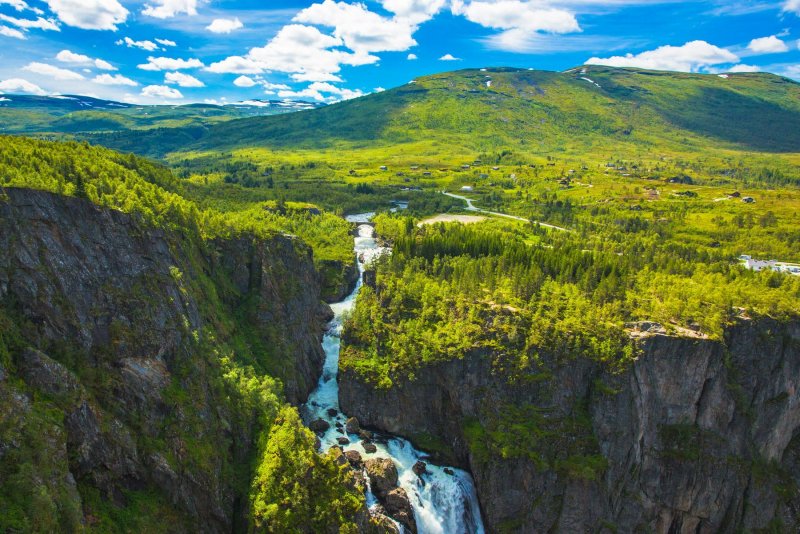 Водопад в Норвегии 610 метров