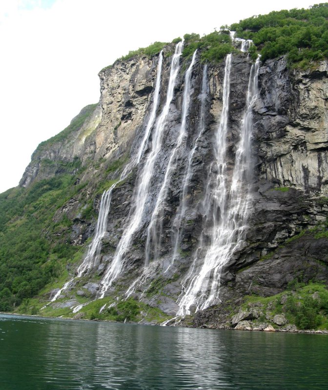 Гейрангер-Фьорд Норвегия водопад фата невесты