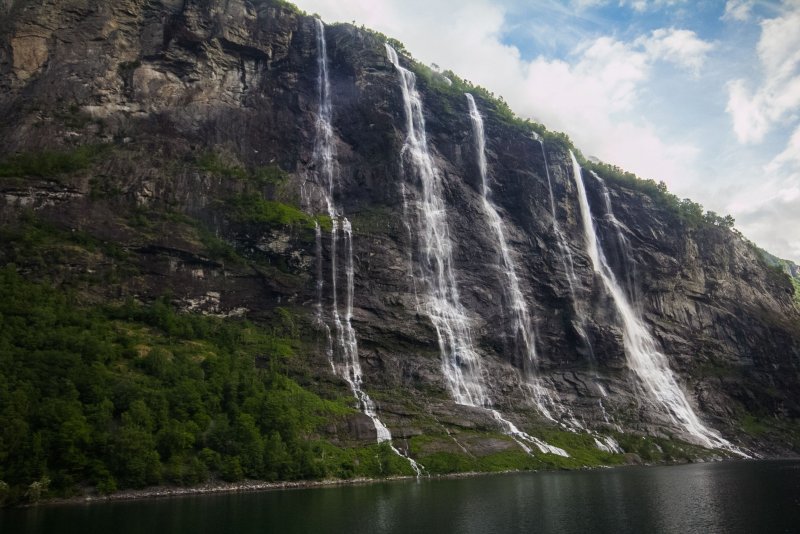 Водопад семь сестер Норвегия