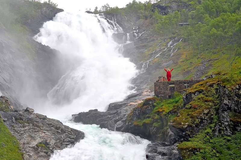 Норвегия Фломсбана водопад Кьосфоссен