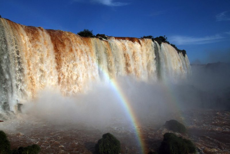 Радужный водопад Виктория