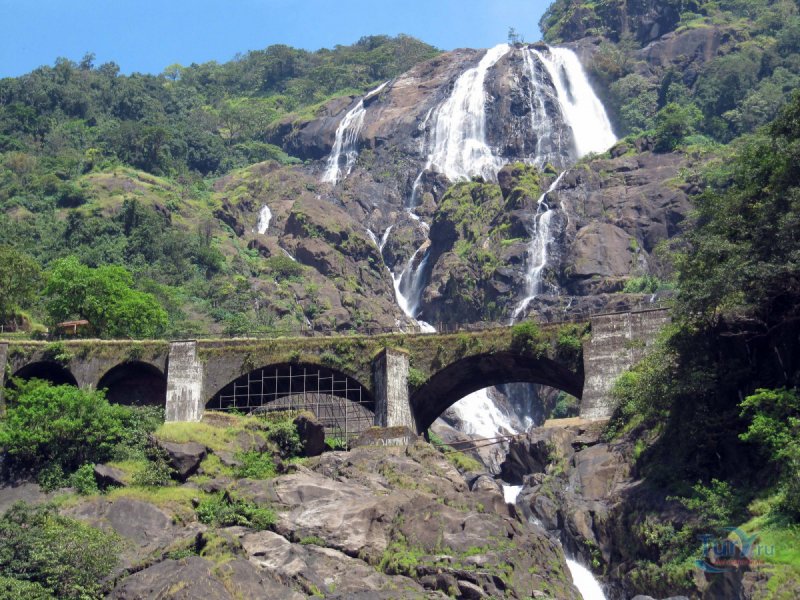 Дудхсагар водопад в Индии