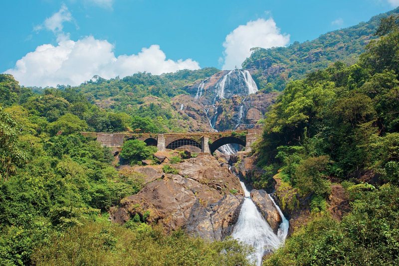 Водопад Дудхсагар железная дорога Индия