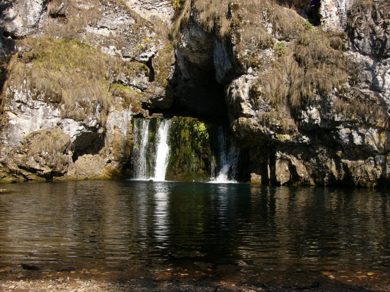 Водопад Гадельша и озеро Талкас