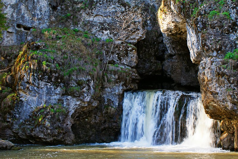 Яхинский водопад