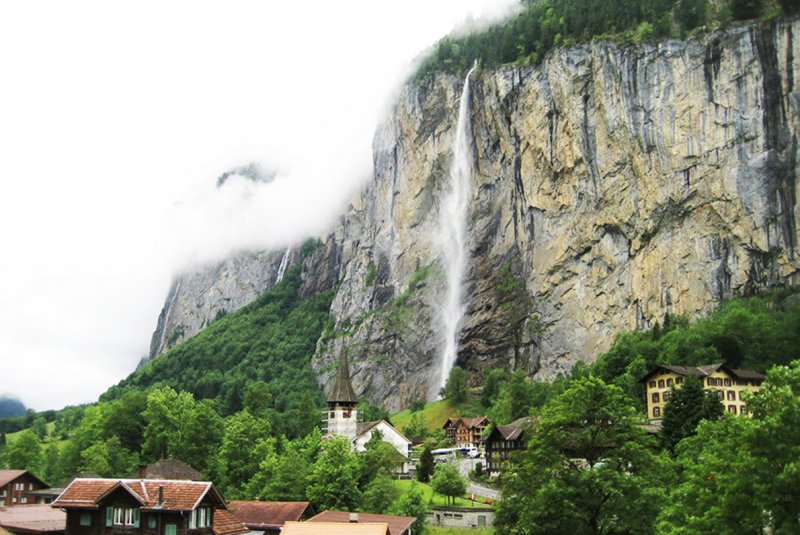 Горы Юра Швейцария водопад