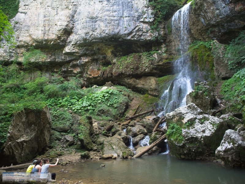 Водопад Чинарев в Мезмае