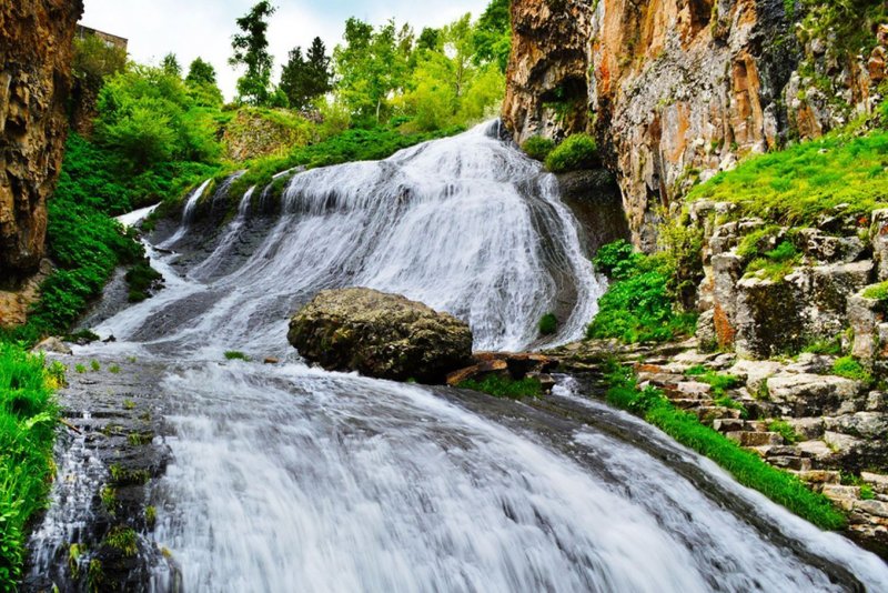 Армянский водопад Джермук