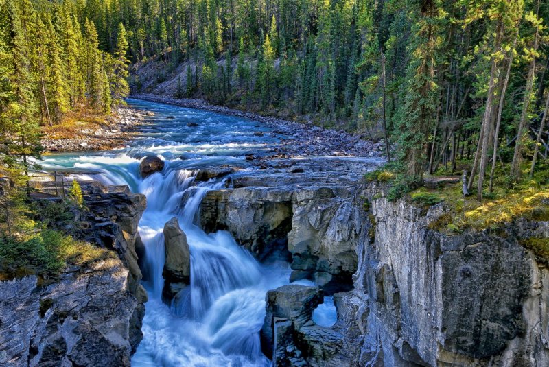 Национальный парк Джаспер, Канада водопад