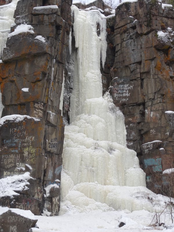 Нижнеудинский водопад зимой
