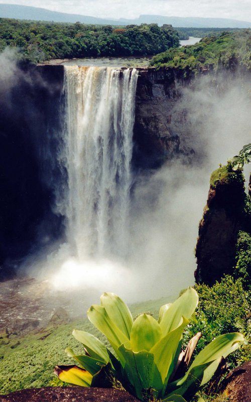 Водопад Семук Чампей в Гватемале