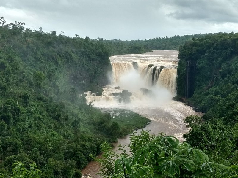 Природа Амазонии водопад