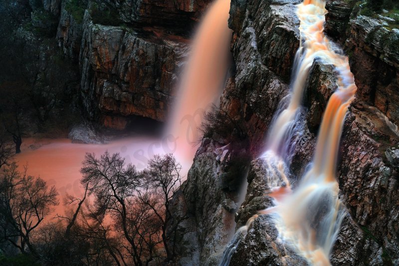 Водопад Эстетика яркий