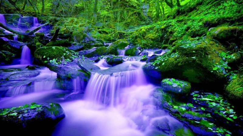 Красивы фиолетовый водопады