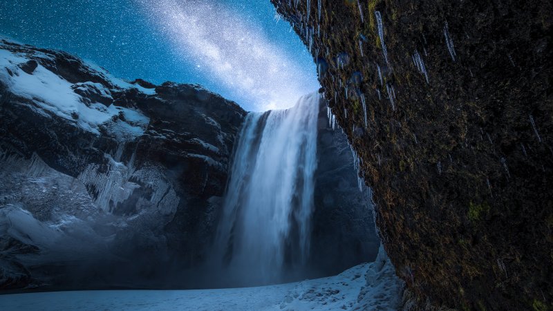 Водопад заснеженный Исландия