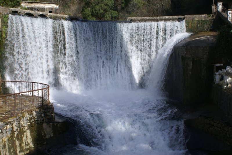 Новоафонский искусственный водопад