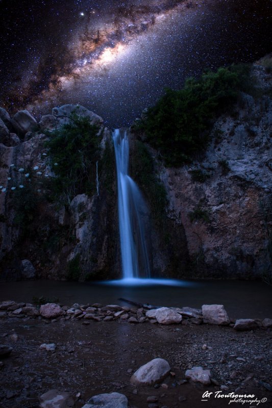 Красивые водопады ночью