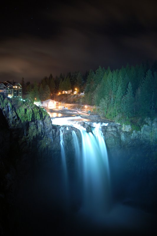 Красивые ночные водопады