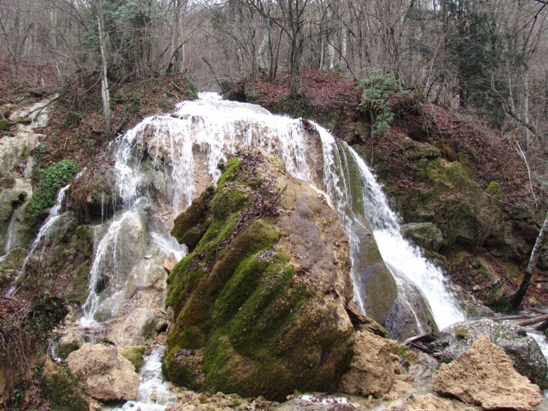 Серебряные струи водопад в Крыму обрушился