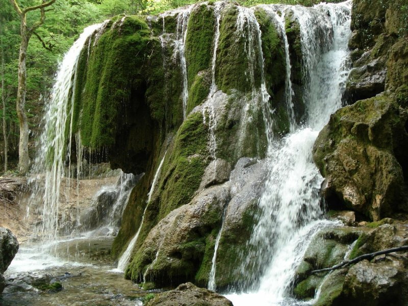 Крымский водопад серебряные струи